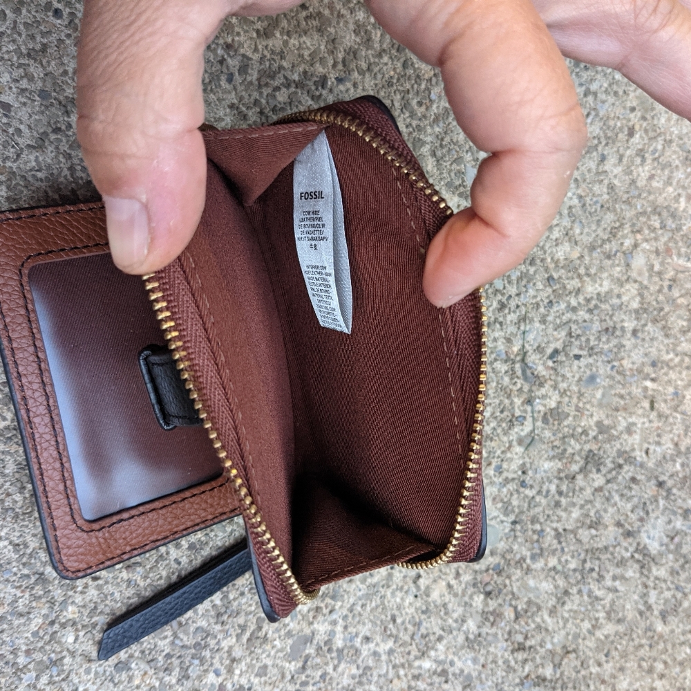 Women's Fossil Multiple Compartment Wallet Euc - image 5